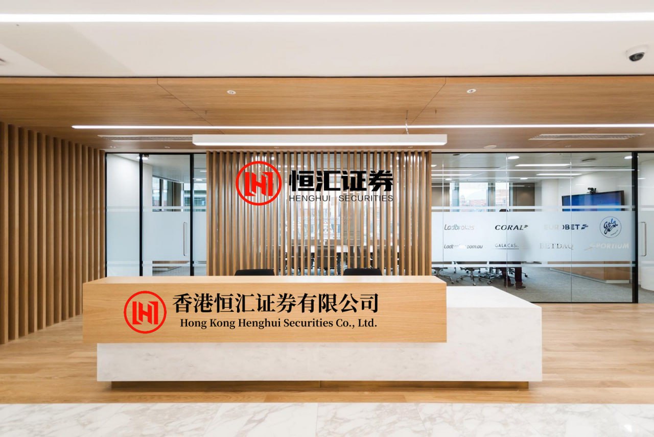 红股网 夺冠仅四个月冠军阵容被拆解, 胡金秋从被摆上货架到官宣留队: 5亿收购方案...